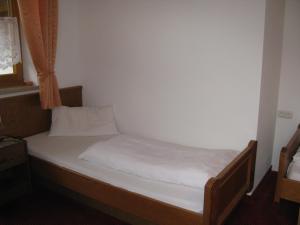 Postel nebo postele na pokoji v ubytování Alpenhotel Allgäu