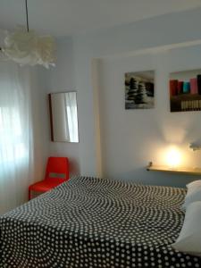 Posteľ alebo postele v izbe v ubytovaní Apartamento a 5min a pie de la playa de El Palo