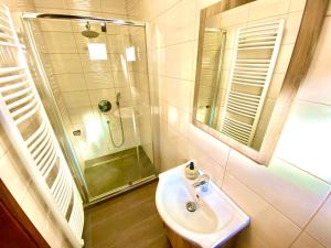 A bathroom at Unio Vendégház 1