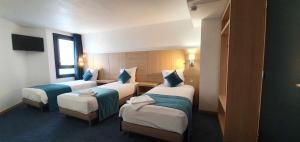 Katil atau katil-katil dalam bilik di Hotel du Golf Coignieres