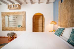 Postel nebo postele na pokoji v ubytování Holbox Dream Beachfront Hotel