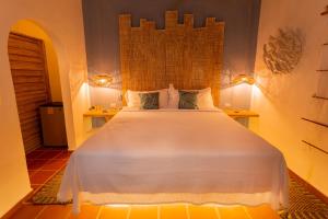 Postel nebo postele na pokoji v ubytování Holbox Dream Beachfront Hotel