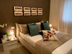 a bedroom with a large bed with green pillows at Villa Luminosa in Torre del Lago Puccini