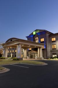 Afbeelding uit fotogalerij van Holiday Inn Express Hotel & Suites Opelika Auburn, an IHG Hotel in Opelika