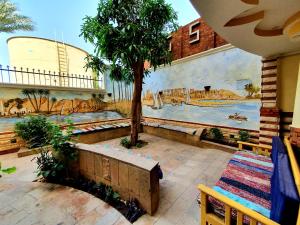 Bazén v ubytování Spring Hotel Luxor nebo v jeho okolí