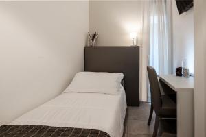A bed or beds in a room at HOTEL CONDOR