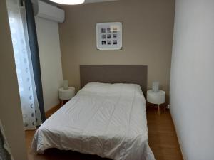 Cama o camas de una habitación en Duplex Centre Le Grau du Roi