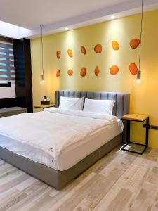 A bed or beds in a room at Sugar Island Inn