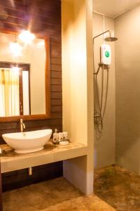 Phòng tắm tại The Bank River House Ayutthaya