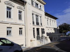 Budova, kde se apartmán nachází + 5 fotografií