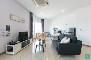 TV a/nebo společenská místnost v ubytování JOMSTAY Octagon Ipoh Suites