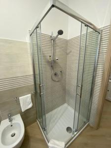 A bathroom at Fringiulì House