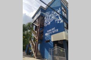 a blue building with a sign on the side of it at Jalach Uinik, Hotel Real Maya 4 in Valladolid