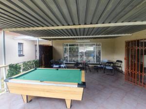 Biliardový stôl v ubytovaní SM Africa Guest House