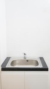 a bathroom sink with a black counter top at Abingdon Lodge & Suit in Ryde