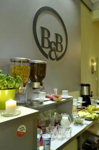 Bed&Breakfast Mikunda tesisinde bir restoran veya yemek mekanı
