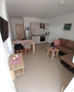 Kuchyň nebo kuchyňský kout v ubytování Apartmani Valuna