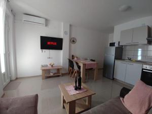 Kuchyň nebo kuchyňský kout v ubytování Apartmani Valuna