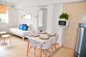 Kuchyňa alebo kuchynka v ubytovaní Apartamentos CostaMar 1; Apartamento nº11