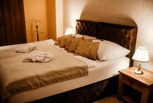 Un pat sau paturi într-o cameră la Hotel Solisko