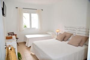 Posteľ alebo postele v izbe v ubytovaní Apartamentos CostaMar 1; Apartamento nº11 + 23 fotografií
