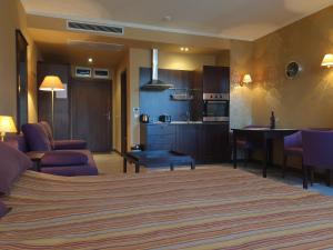 Kuchyň nebo kuchyňský kout v ubytování Sunny Beach - Royal Beach Apartment