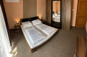 En eller flere senge i et værelse på Villa Szófia