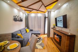 Posezení v ubytování PineWood Apartman Zlatibor