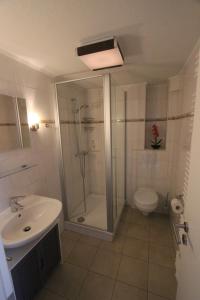 a bathroom with a shower and a toilet and a sink at Samlandhaus in Timmendorfer Strand