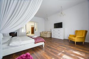 Ένα ή περισσότερα κρεβάτια σε δωμάτιο στο Cosy Bohemian Home near Piata Unirii
