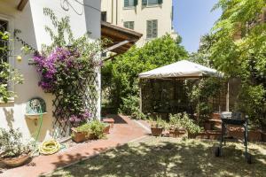 Vonkajšia záhrada v ubytovaní Lemon Tree Apartment Sistine Chapel