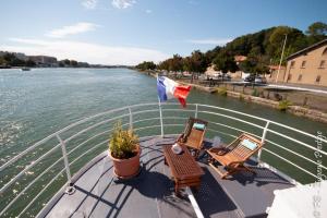 Photo de la galerie de l'établissement Péniche DJEBELLE, à Bayonne