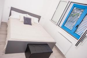 A bed or beds in a room at White & Blue