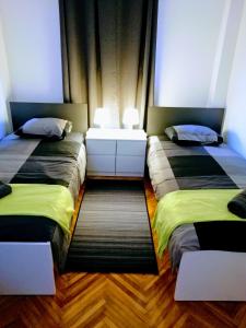 Posteľ alebo postele v izbe v ubytovaní Pula Center Arena Belvedere Apartments and Rooms