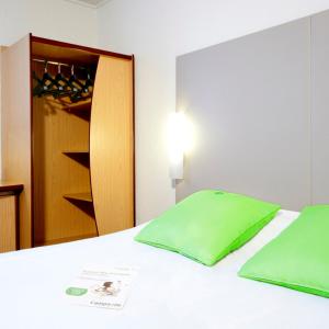 Ένα ή περισσότερα κρεβάτια σε δωμάτιο στο Campanile Lyon Dardilly Porte De Lyon
