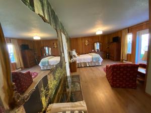 Katil atau katil-katil dalam bilik di Crown House B&B +15 gambar