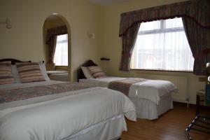 מיטה או מיטות בחדר ב-Cois Farraige