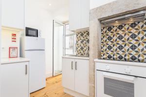 Kuchyň nebo kuchyňský kout v ubytování Bica 2 Bed Aircon UltraFast Net Fully Equipped