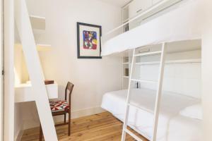 Postel nebo postele na pokoji v ubytování Bica 2 Bed Aircon UltraFast Net Fully Equipped