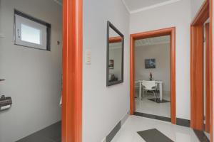 TV a/nebo společenská místnost v ubytování Apartmani Viki + 17 fotografií