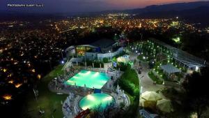 Bazén v ubytování Panorama Rooms Elbasan nebo v jeho okolí