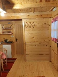 a room with a wooden door in a kitchen at Etno domacinstvo Uvacki konaci in Nova Varoš