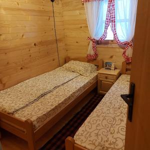 Posteľ alebo postele v izbe v ubytovaní Etno domacinstvo Uvacki konaci