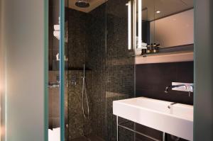 Ένα μπάνιο στο Best Western Quartier Latin Pantheon +21 φωτογραφίες