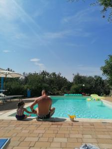 Bazén v ubytování B&B Oceano nebo v jeho okolí