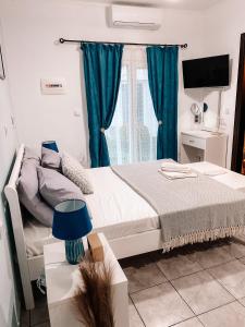 Ένα ή περισσότερα κρεβάτια σε δωμάτιο στο Victory Apartments & Hotel (Block C)