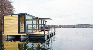 Gallery image of Schwimmendes Haus, freier Blick aufs Wasser im Schärengebiet Blankaholm inkl Boot in Blankaholm