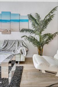 Posezení v ubytování Sunny Isles Ocean Reserve Condo Apartments + 149 fotografií