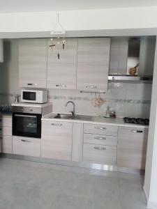 Kuchyňa alebo kuchynka v ubytovaní LA CASA DI NONNA LUCIA