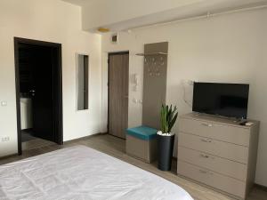 a bedroom with a bed and a tv on a dresser at Le Nid - your central destination in Iaşi